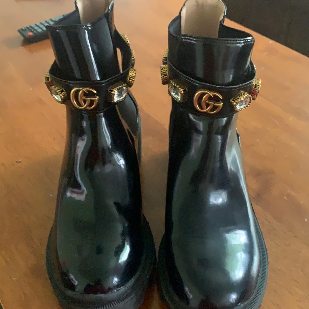 Fake jewel gucci boots size 9 snake jewel